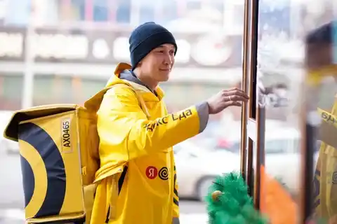 Курьер Еды в Манасе